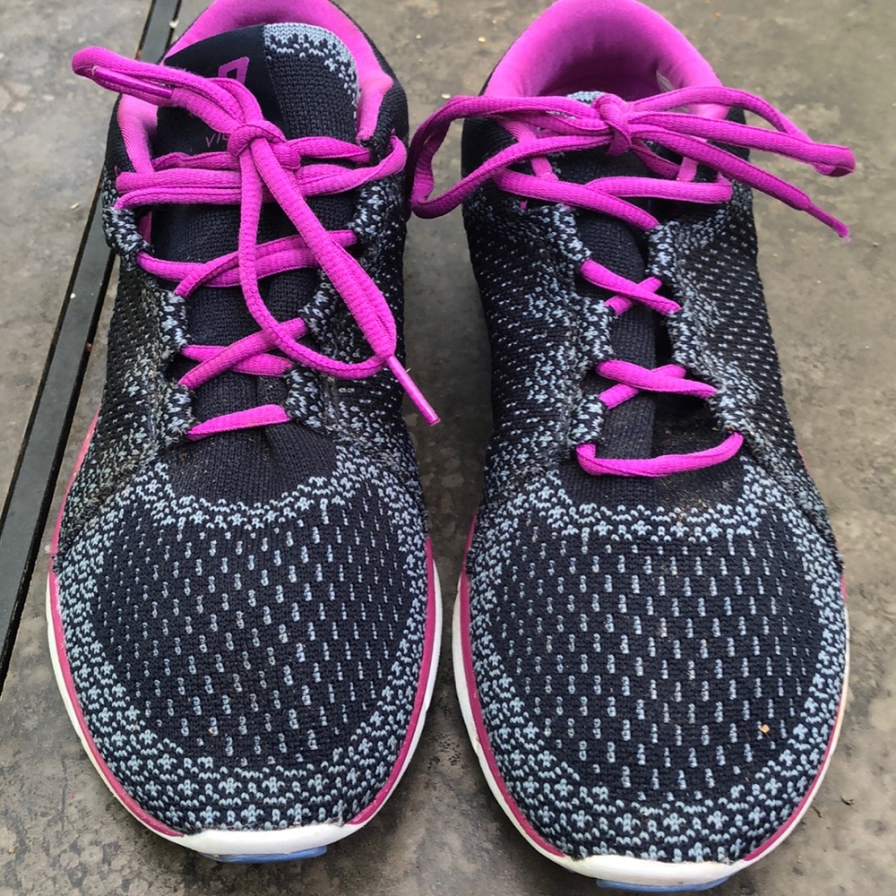 Vionic tennis shoes